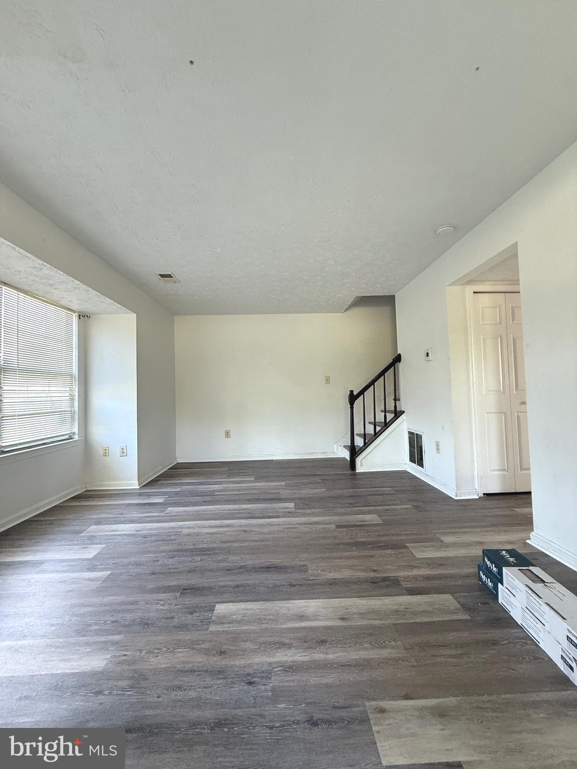 WESTBURY - Residential Lease