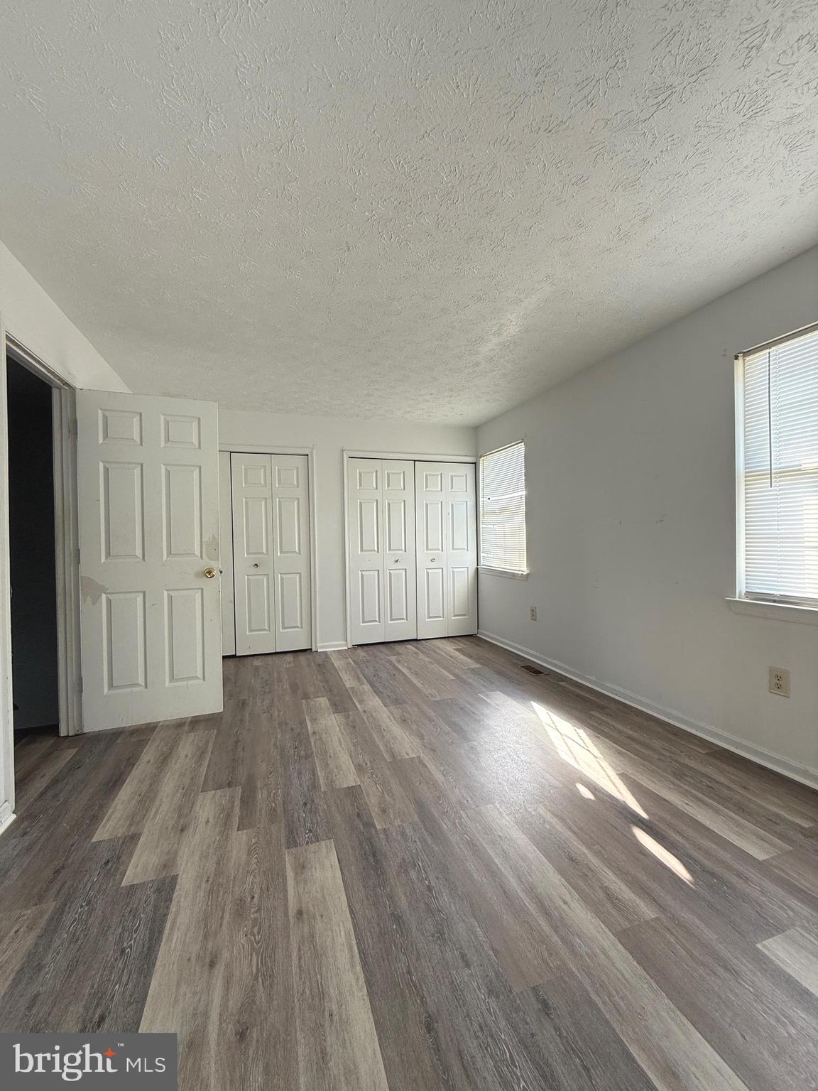 WESTBURY - Residential Lease