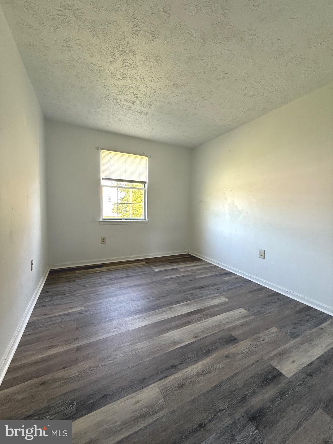 WESTBURY - Residential Lease