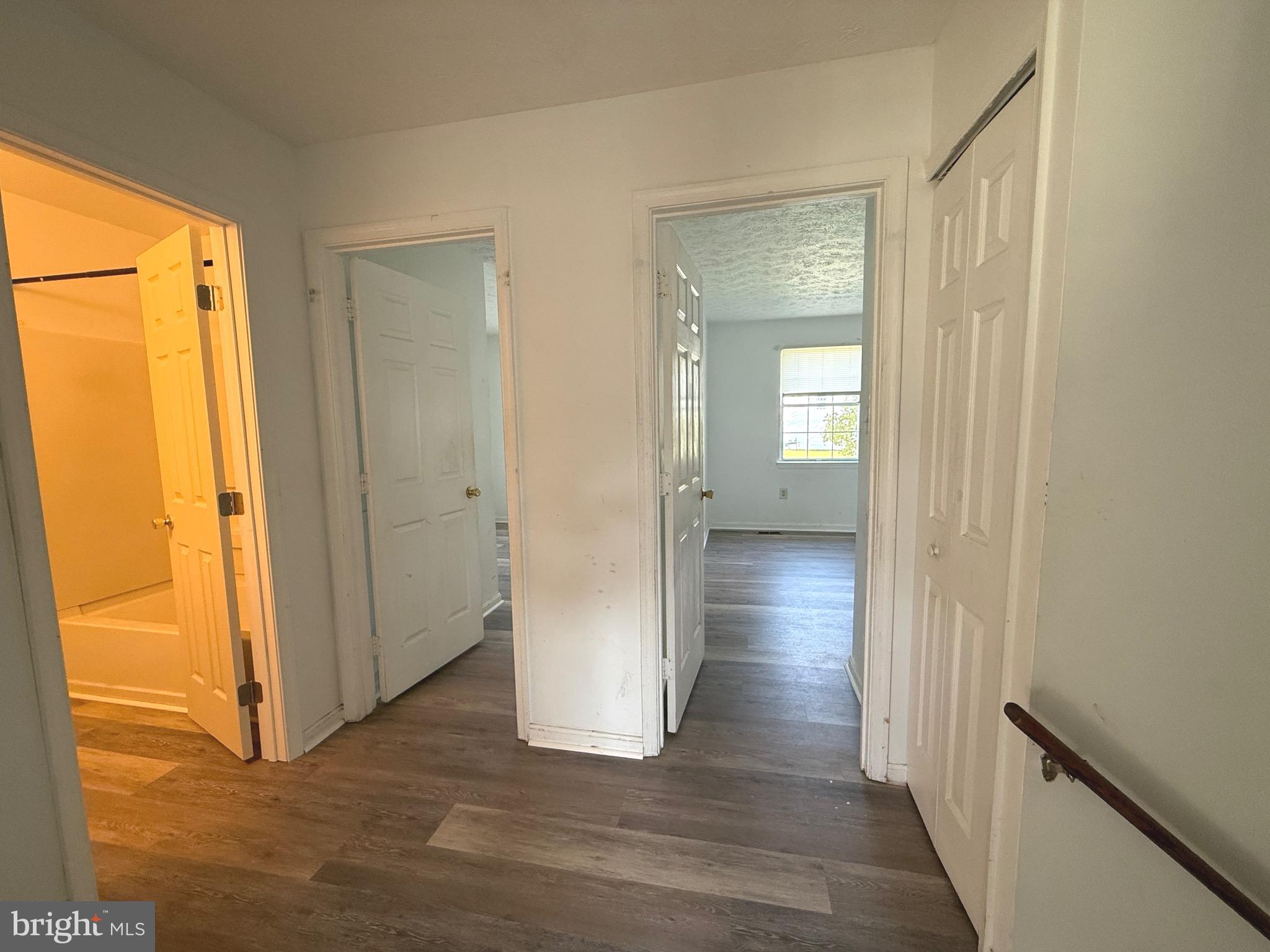 WESTBURY - Residential Lease