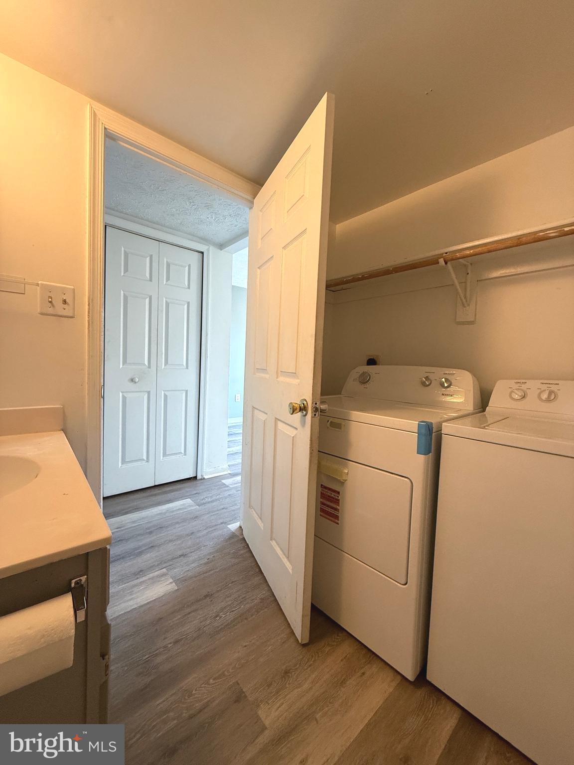 WESTBURY - Residential Lease