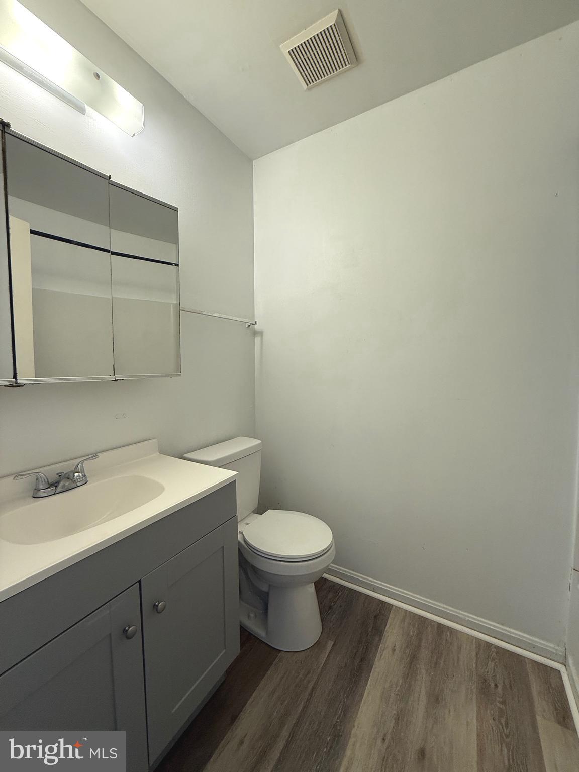 WESTBURY - Residential Lease