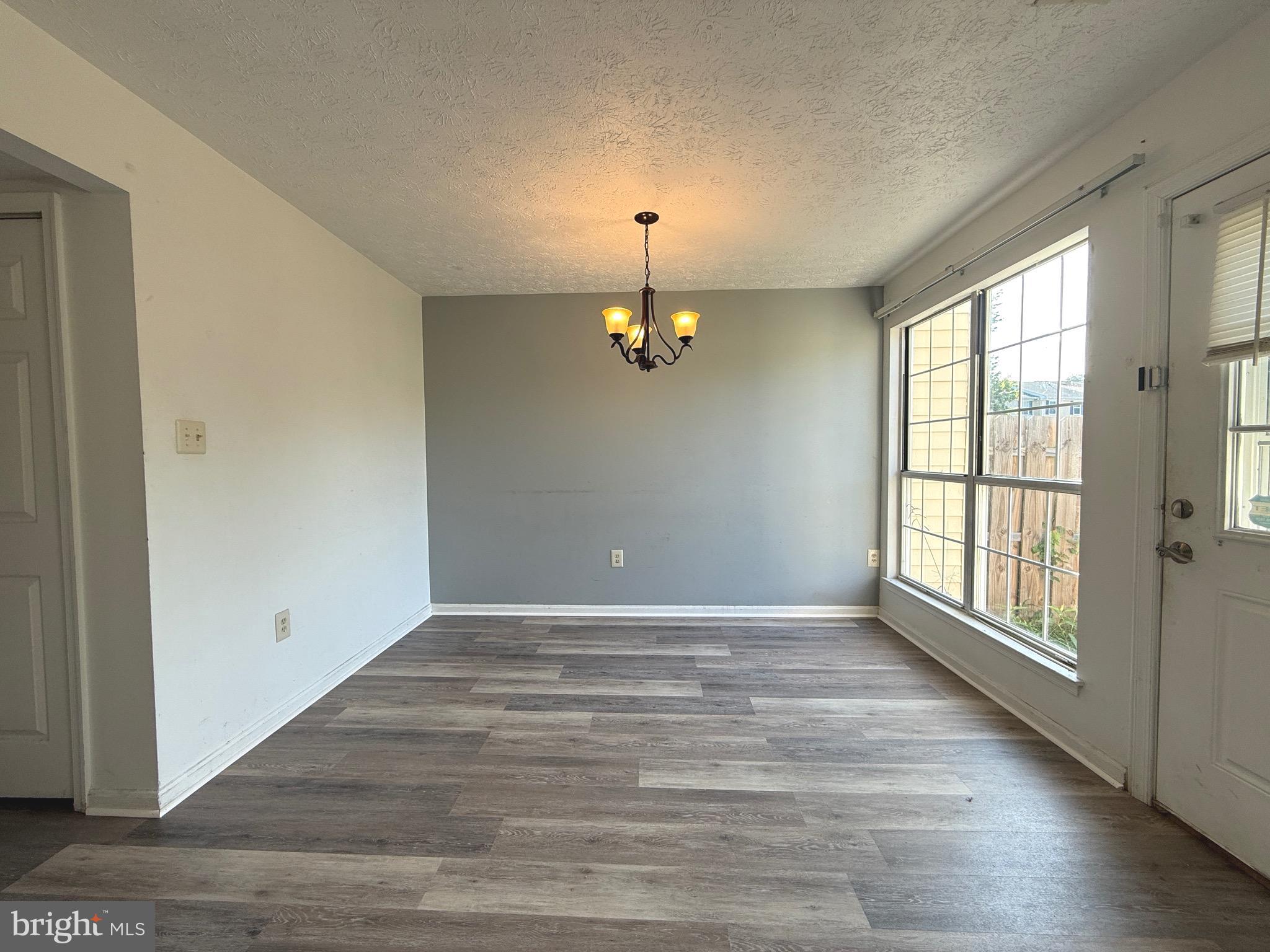 WESTBURY - Residential Lease