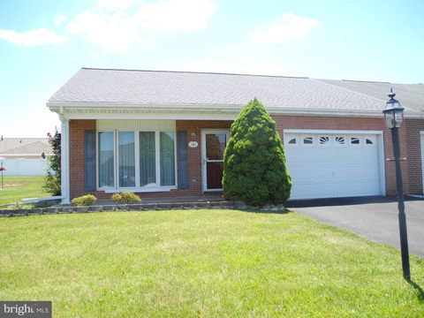Townhouse For Sale - 121 Southern Oak Drive<br/> HAGERSTOWN, MD 21740