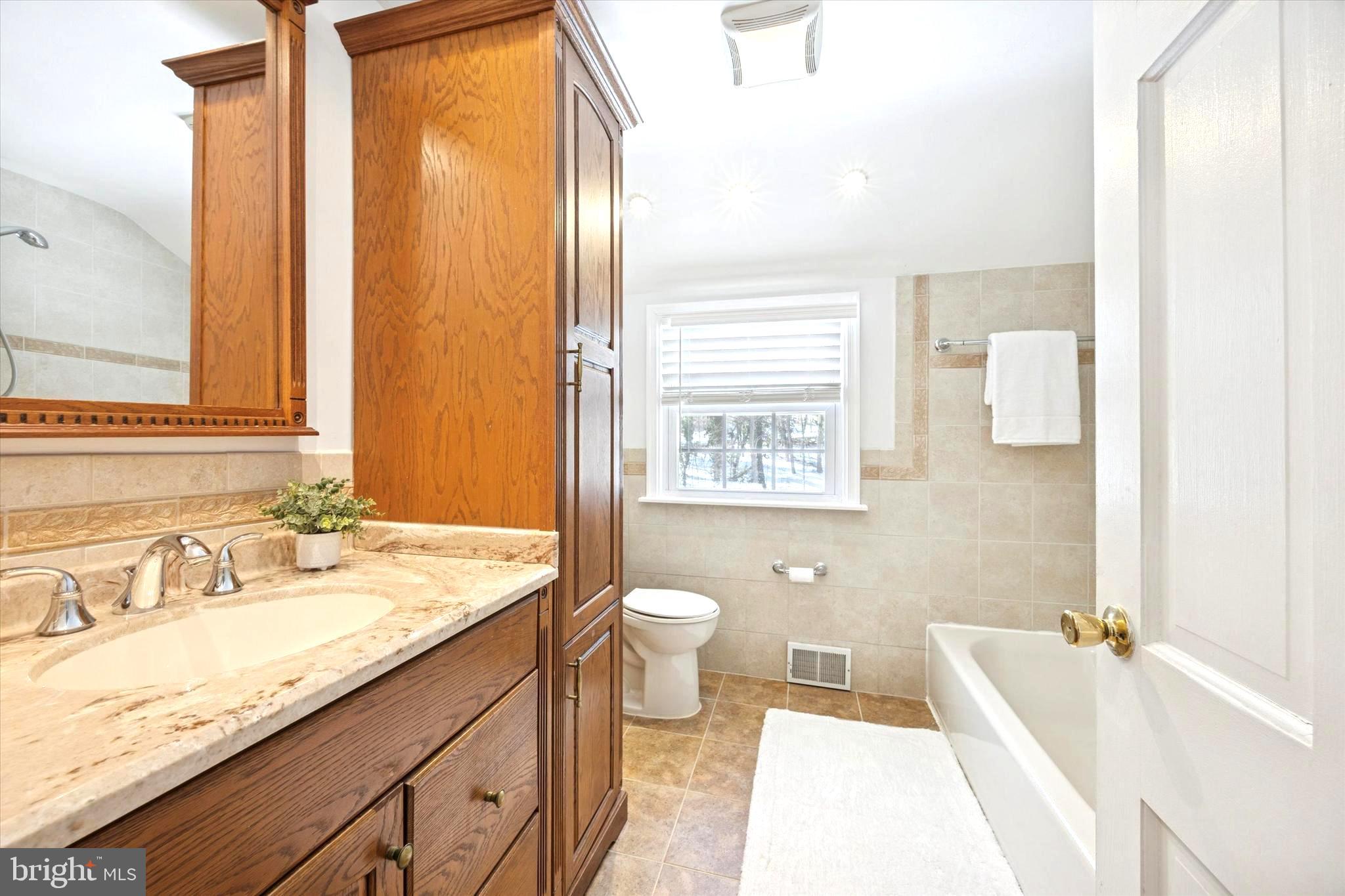 WALLINGFORD HILLS - Residential