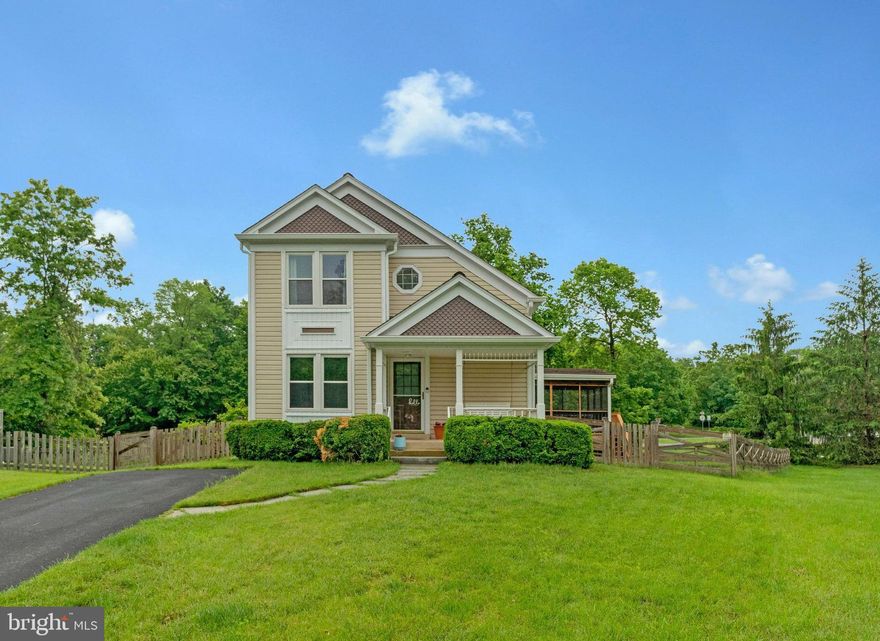 MOVE-IN READY GEM with fenced-in yard on  charming cul-de-sac in COUNTRYSIDE!
This engaging home has great curb appeal starting with its super cute front porch. Step inside to discover  abundant natural light, tall windows and amazing architectural design including 2-story living room with overlook. There is a conveniently located bedroom, full bath and laundry room on the main level. The beautifully remodeled kitchen features crisp white cabinetry, sleek granite countertops, and stainless steel appliances. The relaxing family room w/fireplace opens to a wonderful screened-in porch – the perfect place to lounge & entertain. The lower level offers recreation room, office with glass pane pocket doors, bonus room and full bath with jacuzzi tub.   OFFERS WILL BE PRESENTED AS THEY ARE RECEIVED.  WHEN  an offer is received, everyone with a confirmed showing will be notified prior to presenting the offer to seller. 

Countryside features 3 outdoor pools; tennis/pickleball courts; tot lots and miles of beautiful trails, a shimmering serene pond w/fountain, bridges and beautiful Horsepen Run preserve with numerous trails and access to the Potomac River.  Located close to schools and nearby Algonkian Park.