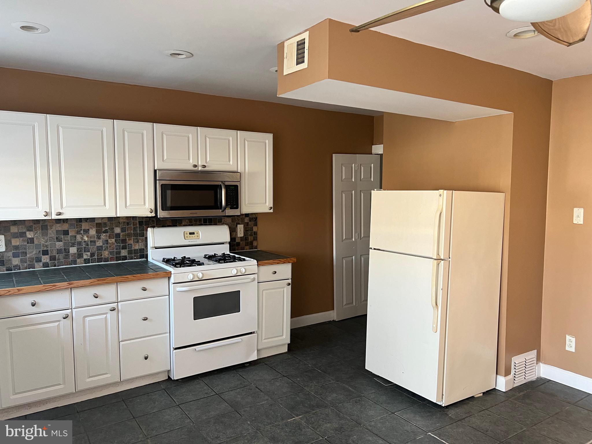 3133 FRIENDSHIP STREET