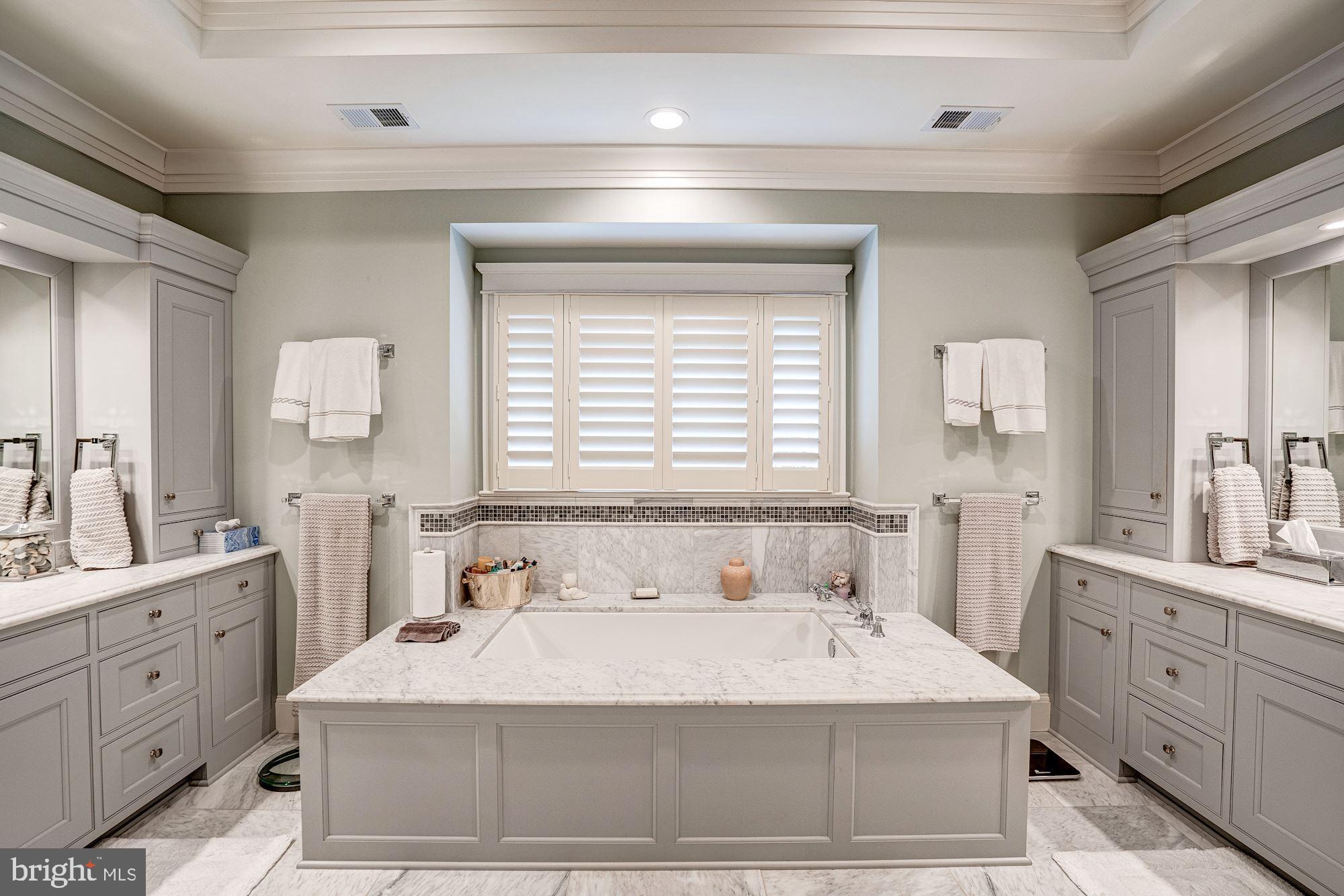 COUNTRY CLUB HILLS - Residential