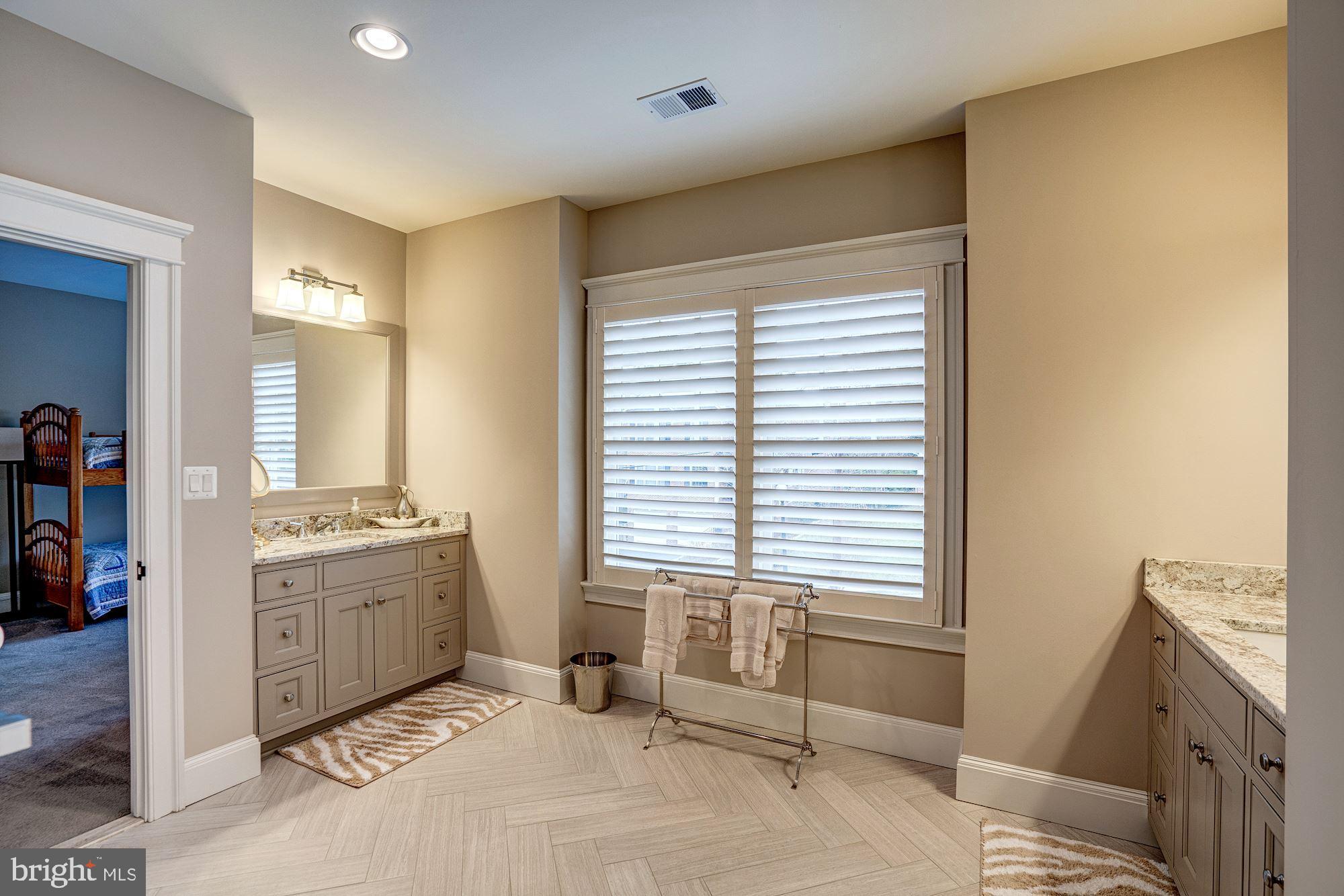 COUNTRY CLUB HILLS - Residential