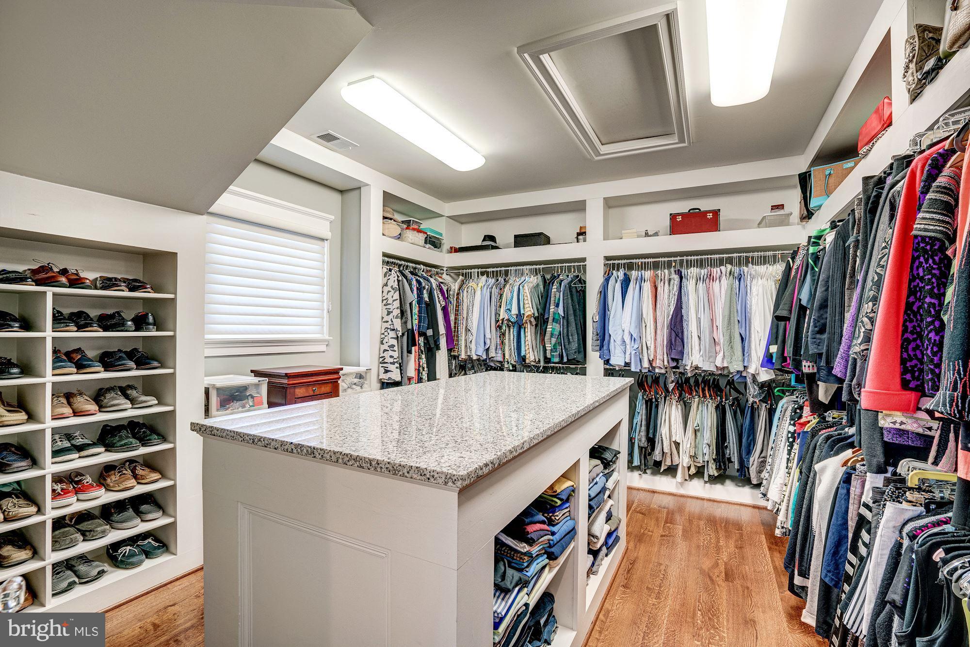 COUNTRY CLUB HILLS - Residential