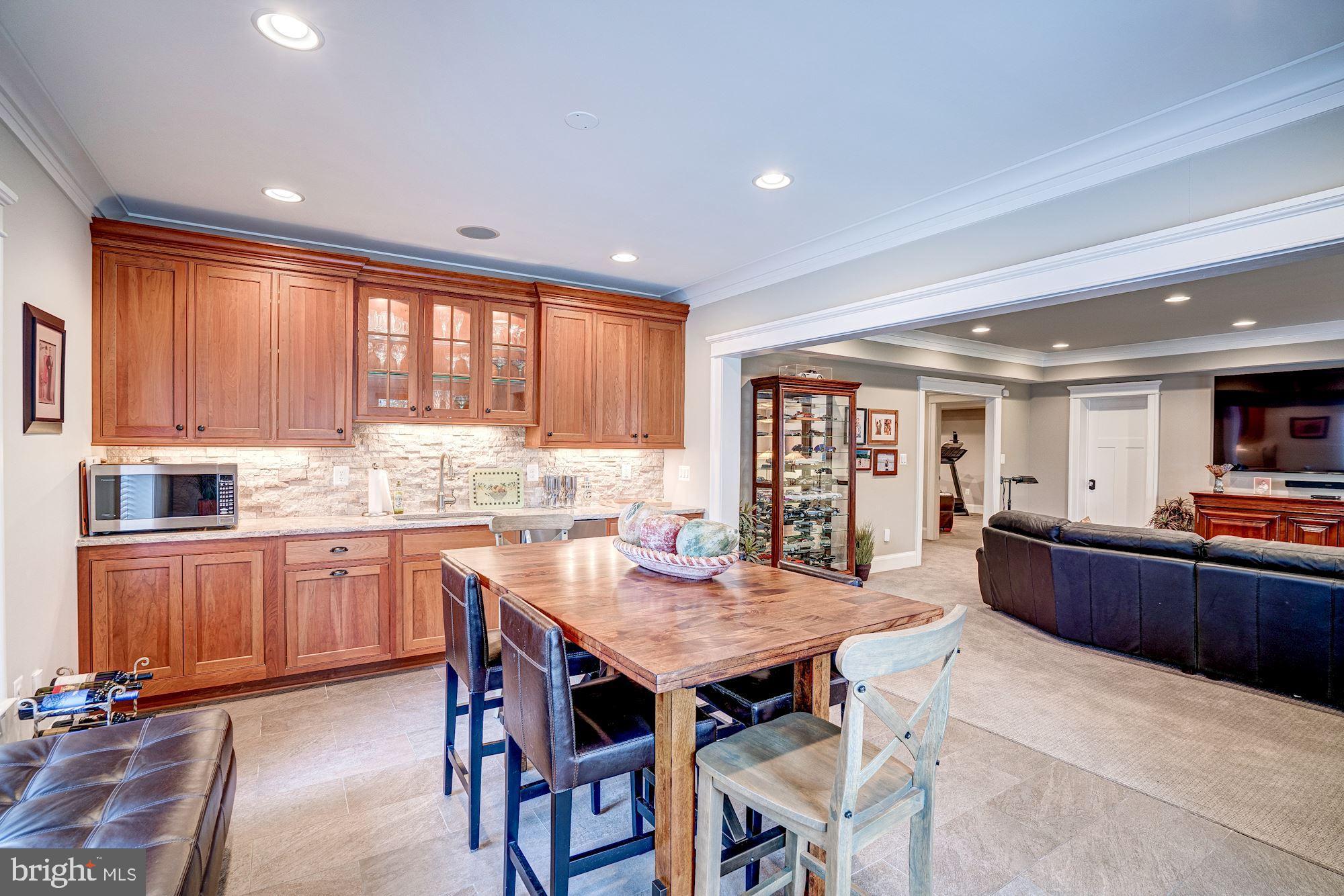 COUNTRY CLUB HILLS - Residential