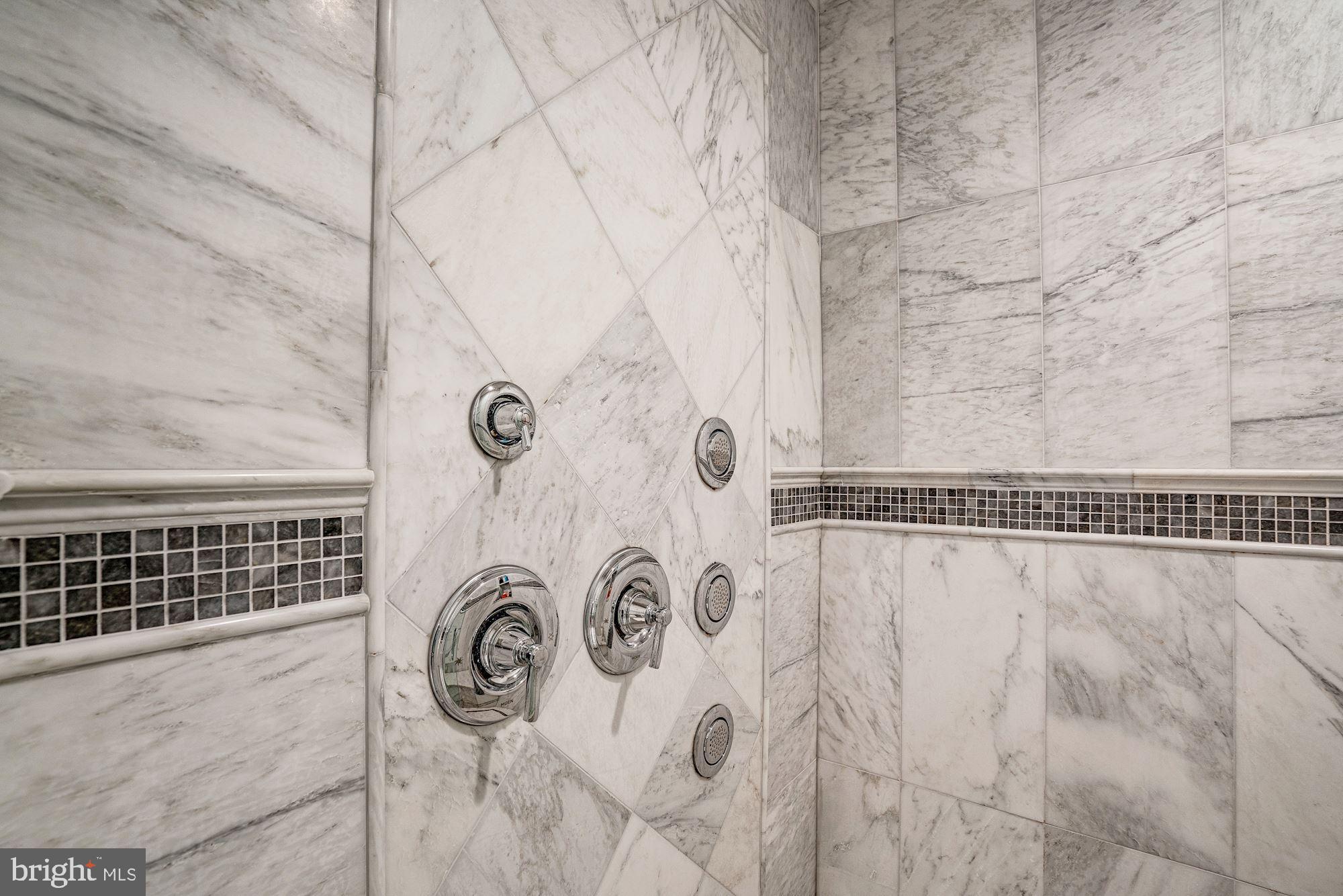 COUNTRY CLUB HILLS - Residential