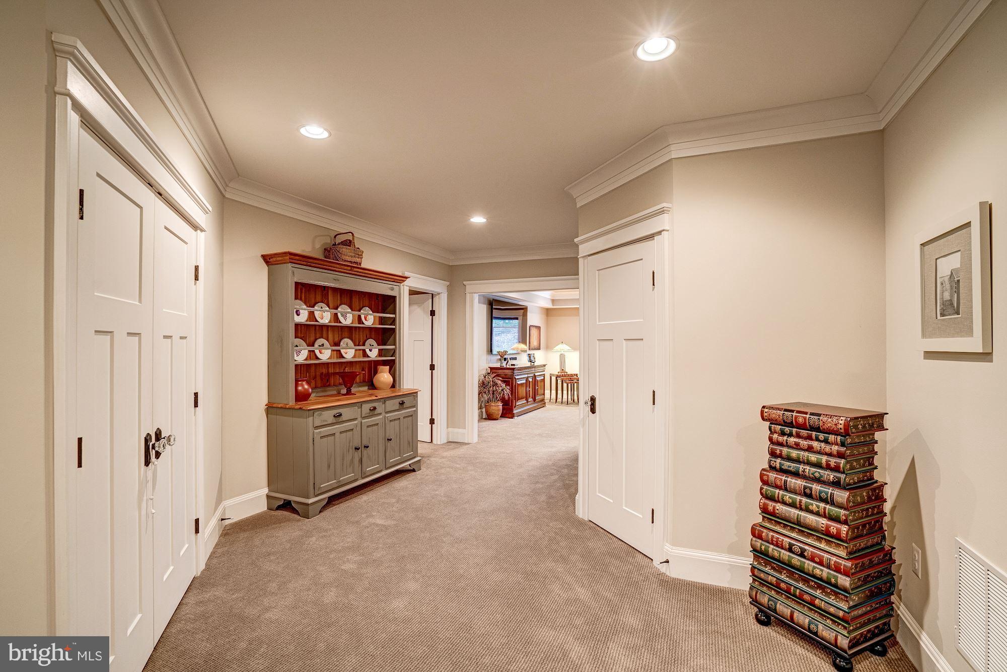 COUNTRY CLUB HILLS - Residential