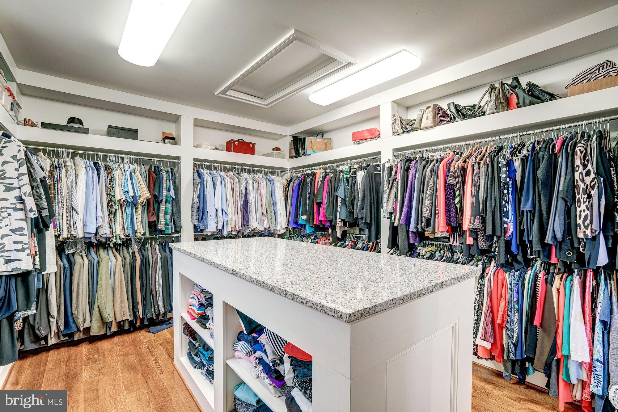 COUNTRY CLUB HILLS - Residential