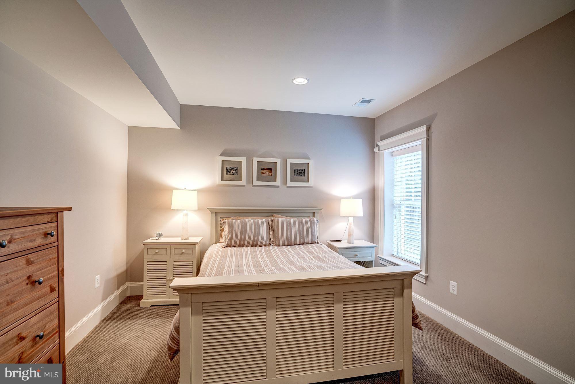 COUNTRY CLUB HILLS - Residential