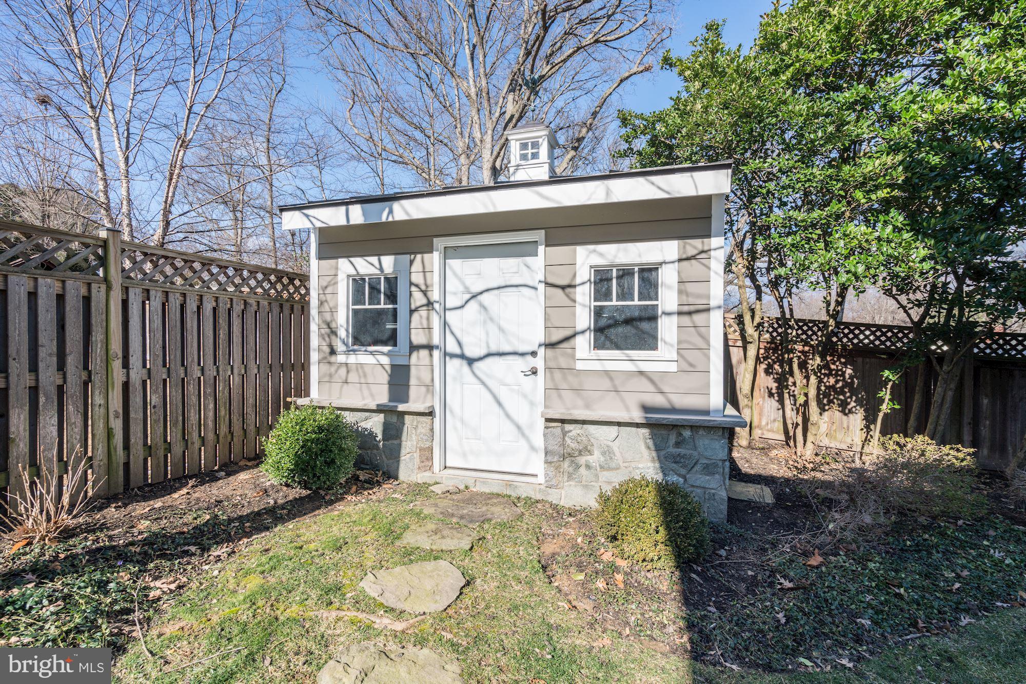 COUNTRY CLUB HILLS - Residential