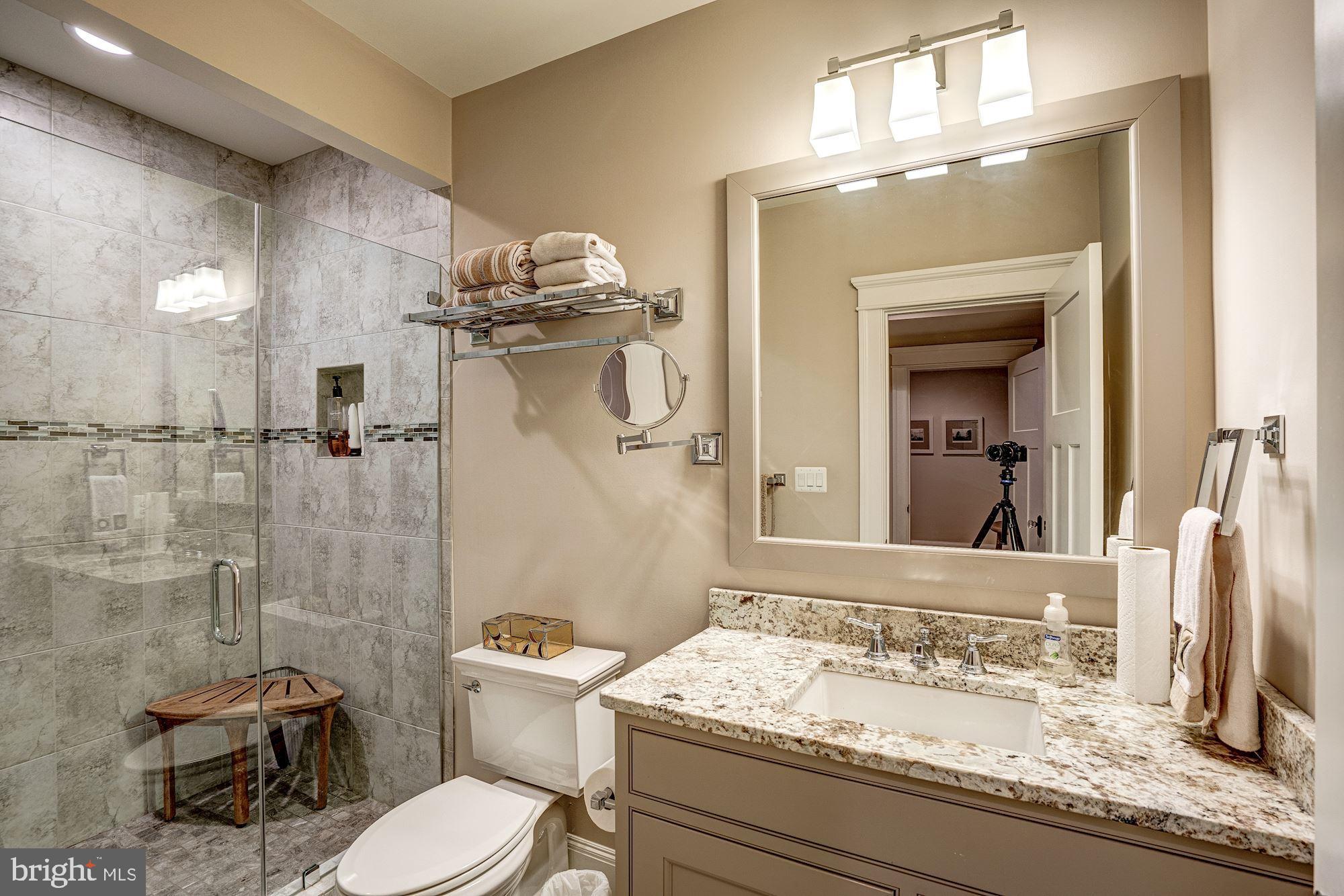 COUNTRY CLUB HILLS - Residential