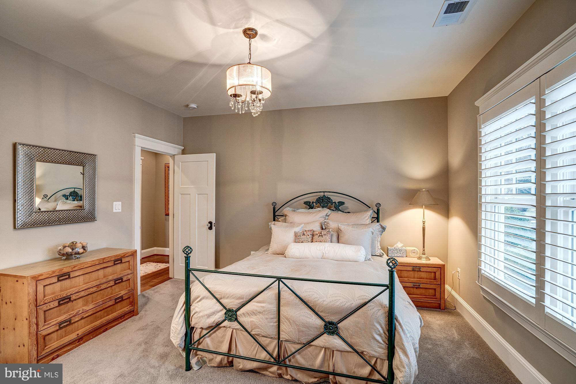 COUNTRY CLUB HILLS - Residential