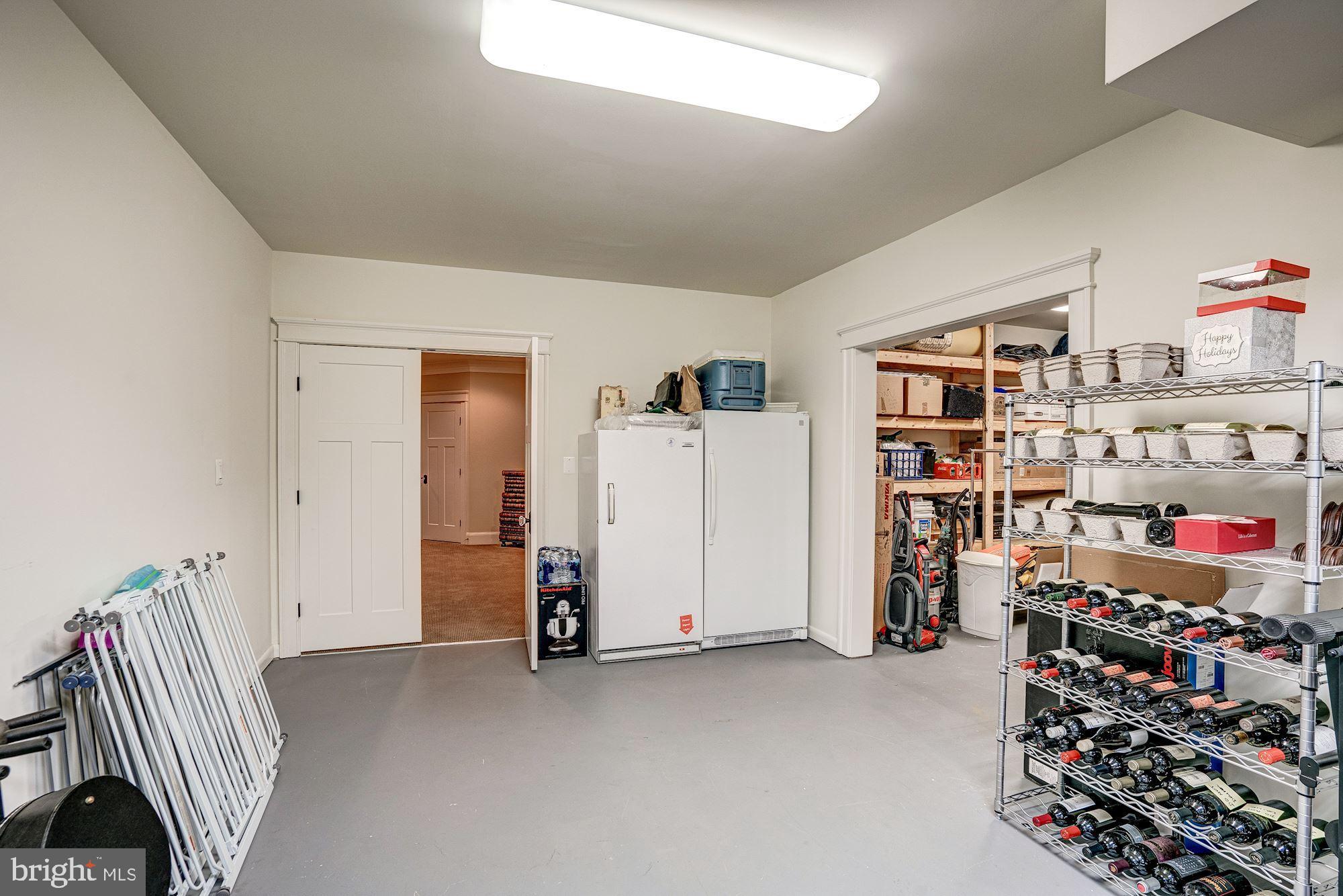 COUNTRY CLUB HILLS - Residential