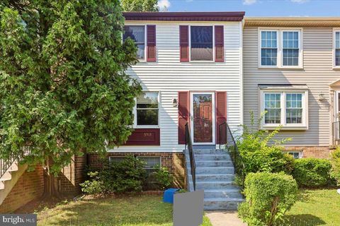 Townhouse For Rent - 5913 Spruce Run Court<br/> CENTREVILLE, VA 20121