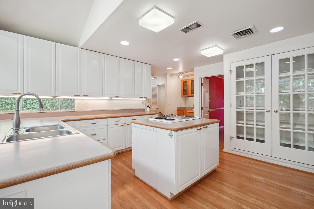 RESTON - Residential