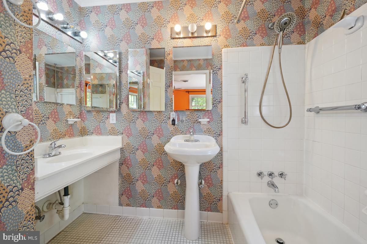 RESTON - Residential