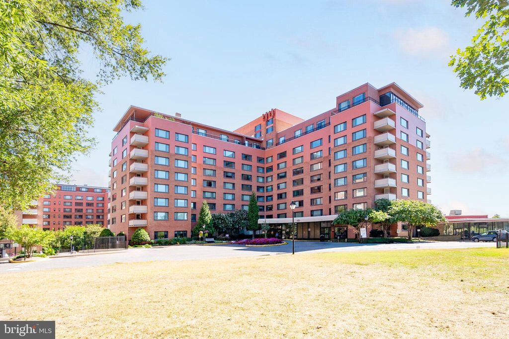 Photo of 1011 Arlington Boulevard #1112, ARLINGTON, VA 22209 (MLS # VAAR2063394)