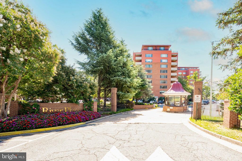 Photo of 1011 Arlington Boulevard #1112, ARLINGTON, VA 22209 (MLS # VAAR2063394)