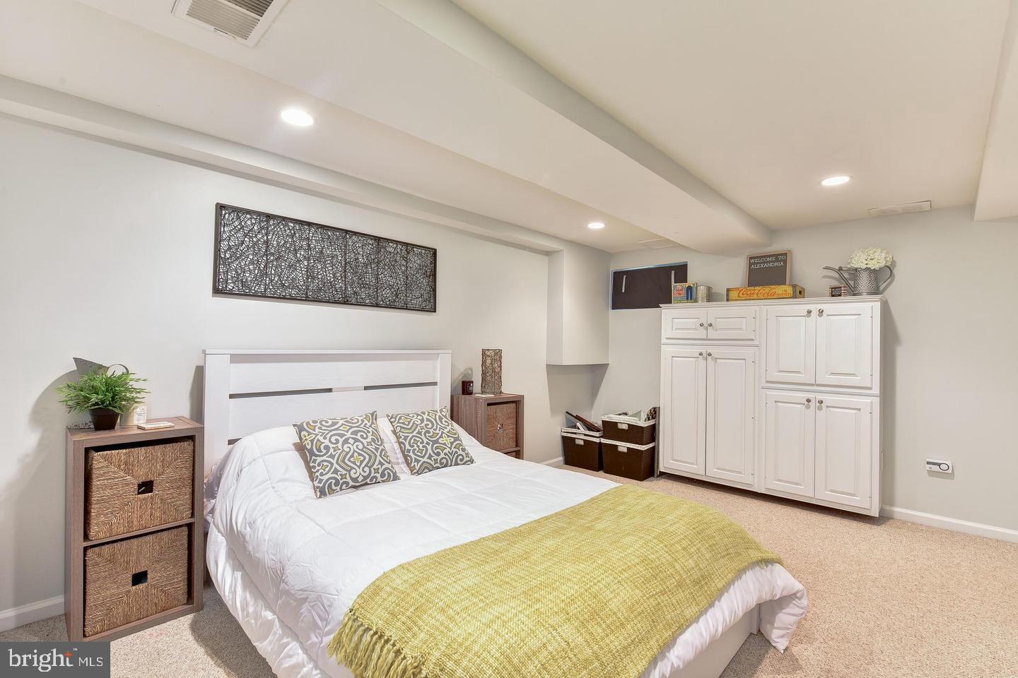 CAVALIER HOMES - Residential Lease