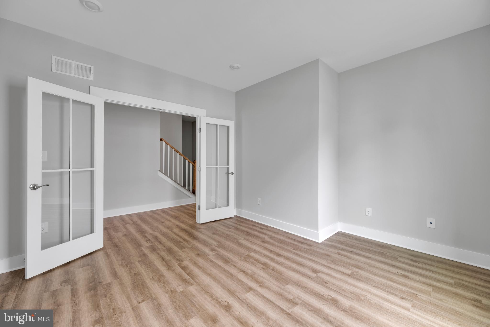 THE KNOLL AT IRONS LANE - Residential