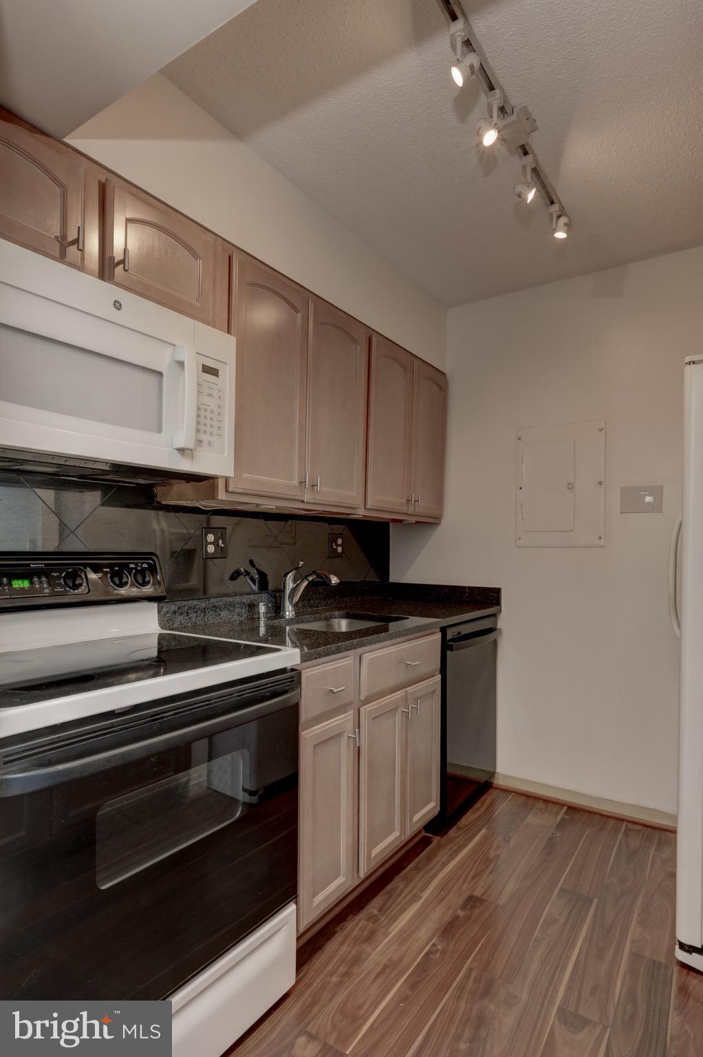 ENCORE OF MCLEAN - Residential Lease