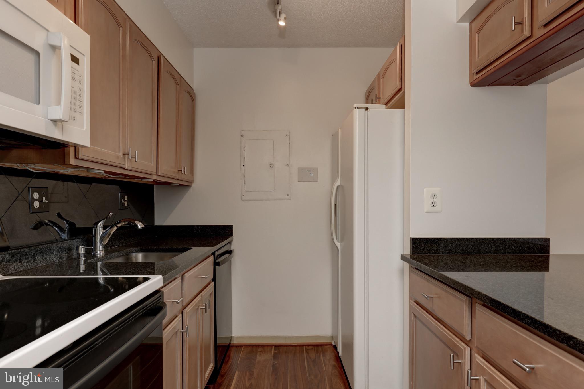 ENCORE OF MCLEAN - Residential Lease