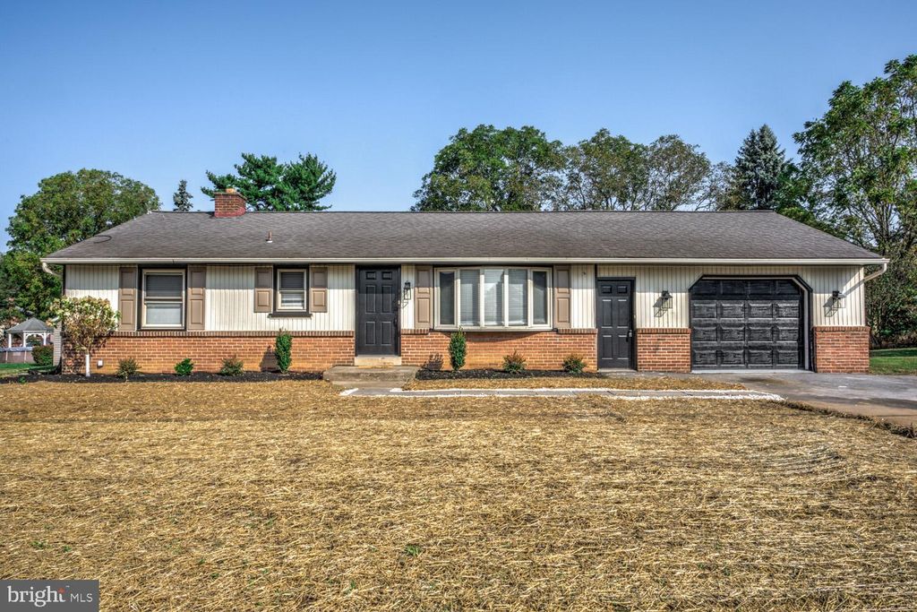 Photo of 31 Hillcrest Avenue, Leola, PA 17540 (MLS # PALA2057216)