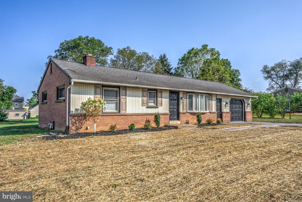 Photo of 31 Hillcrest Avenue, Leola, PA 17540 (MLS # PALA2057216)