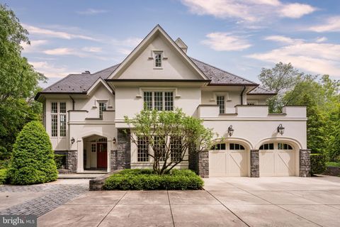 Photo of 4910 Little Falls Road, ARLINGTON, VA 22207 (MLS # VAAR2073024)