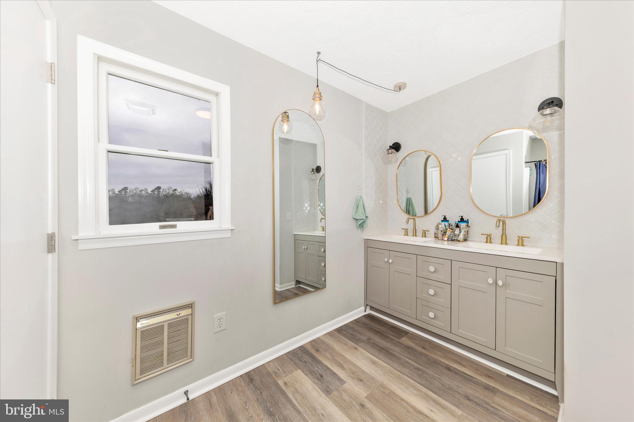 THE VILLAGE ESTATES - Residential