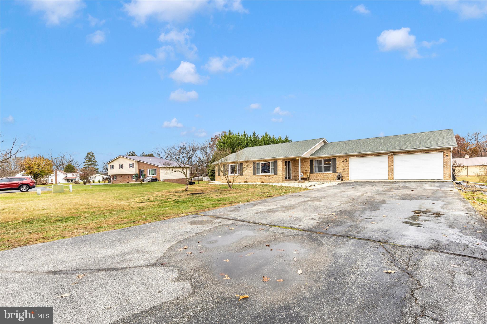 THE VILLAGE ESTATES - Residential