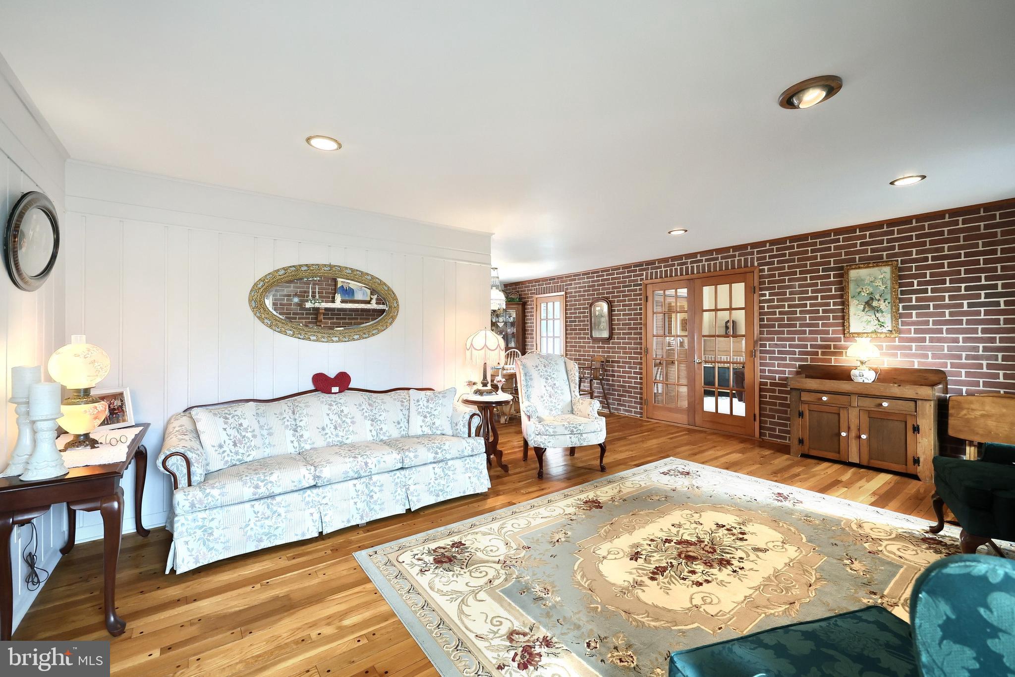 NEW OXFORD AREA - Residential