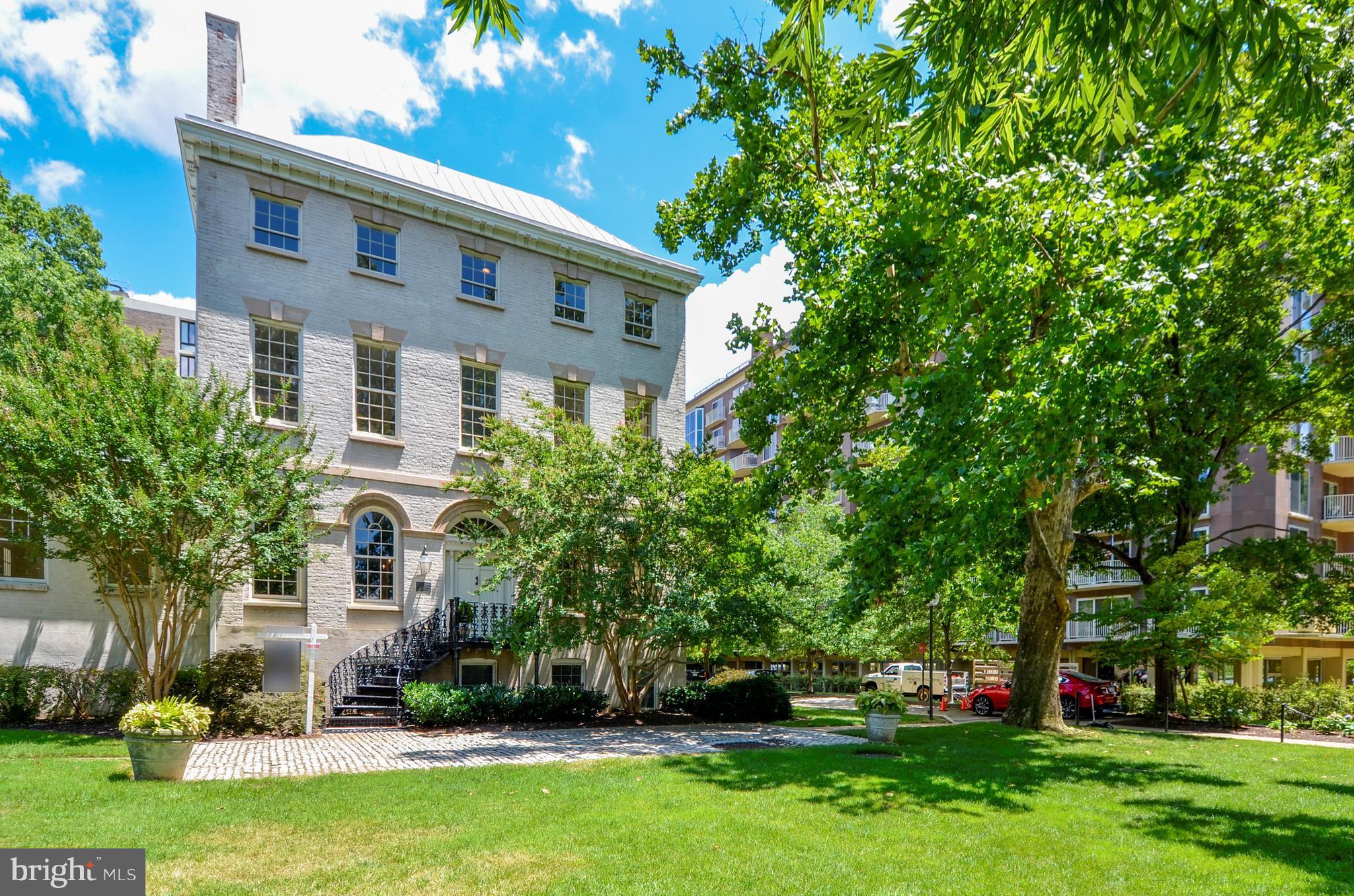 TIBER ISLAND - Residential