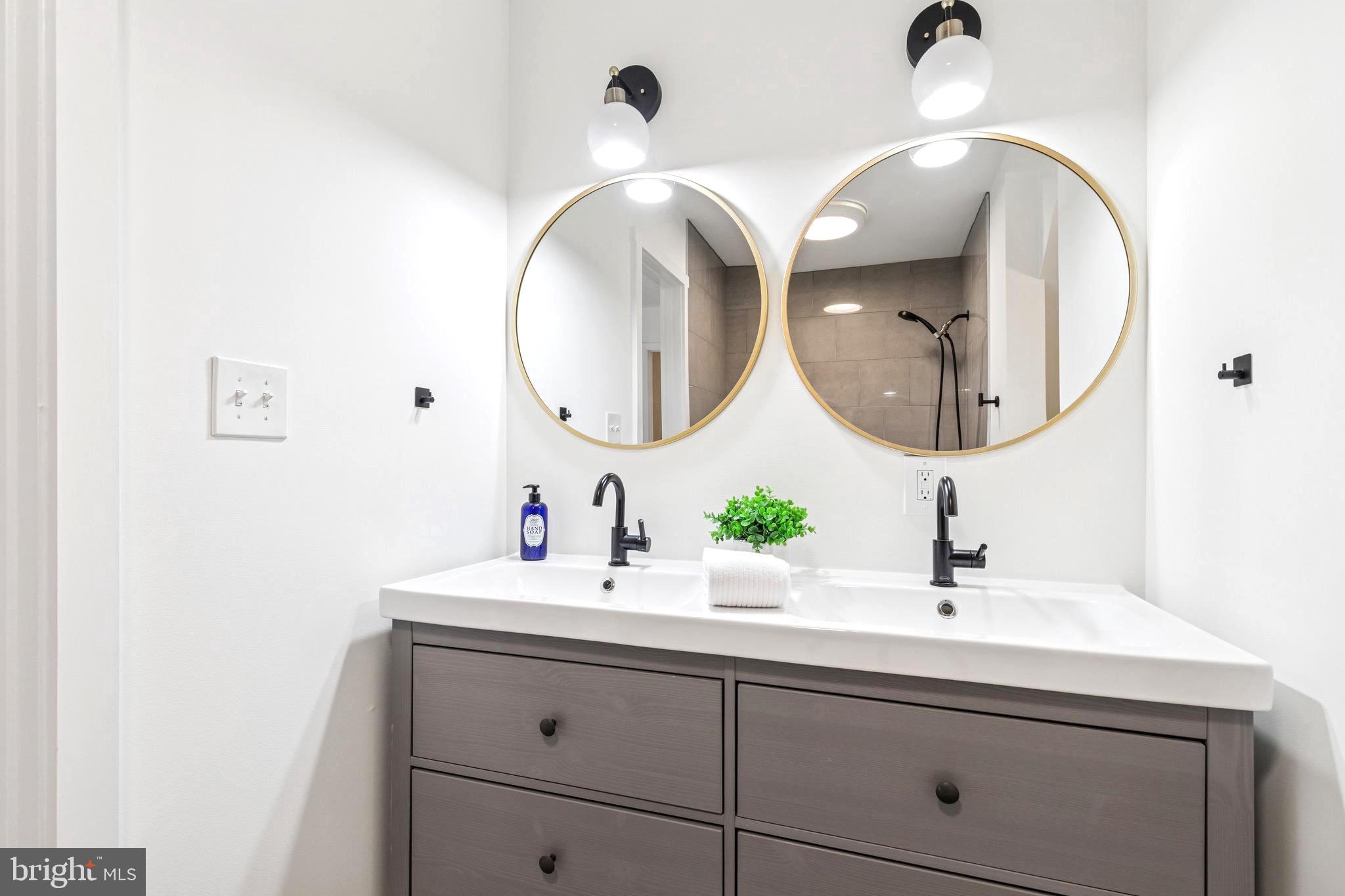 SOUTH RIVER MANOR - Residential