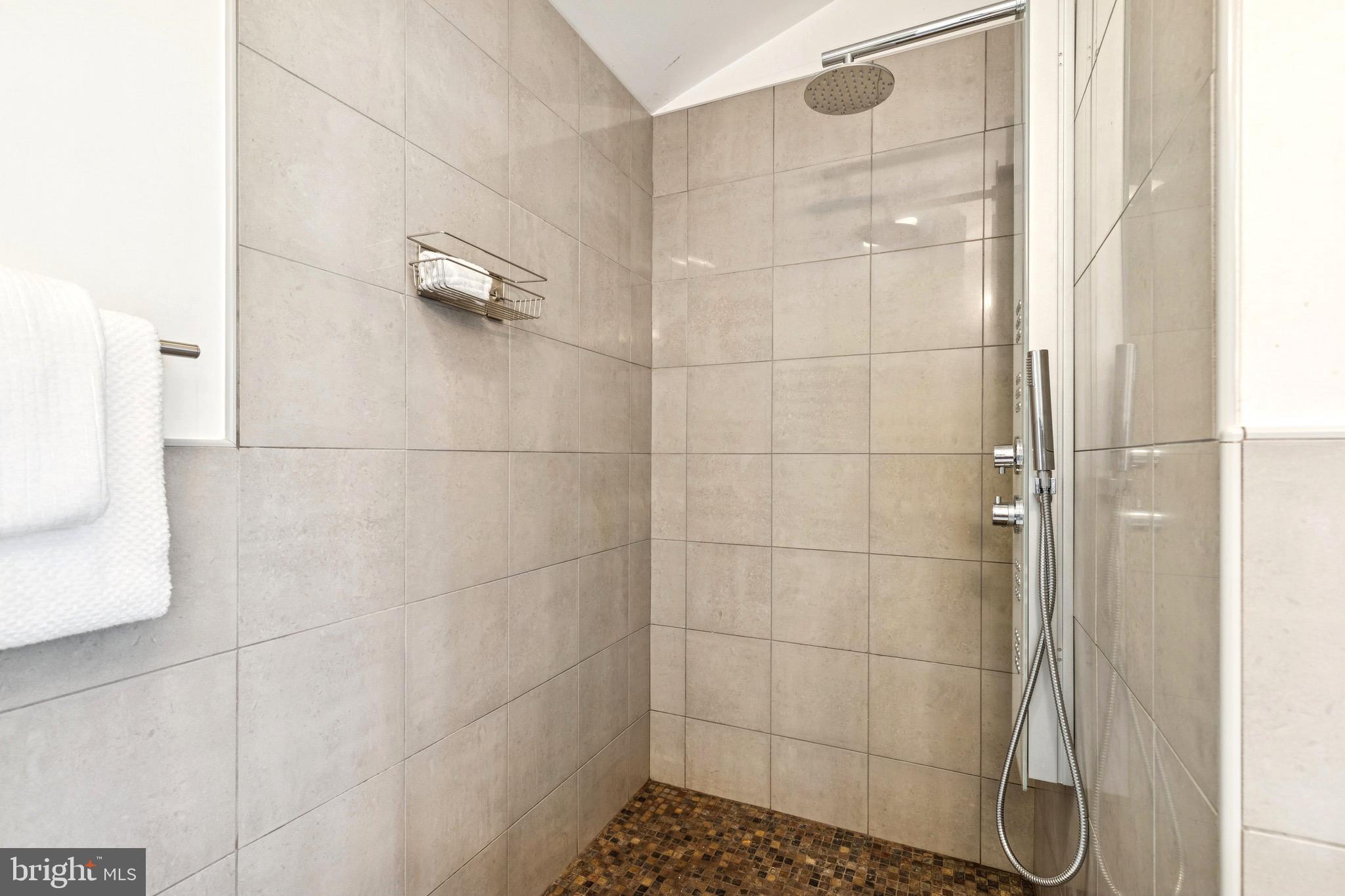 SOUTH RIVER MANOR - Residential