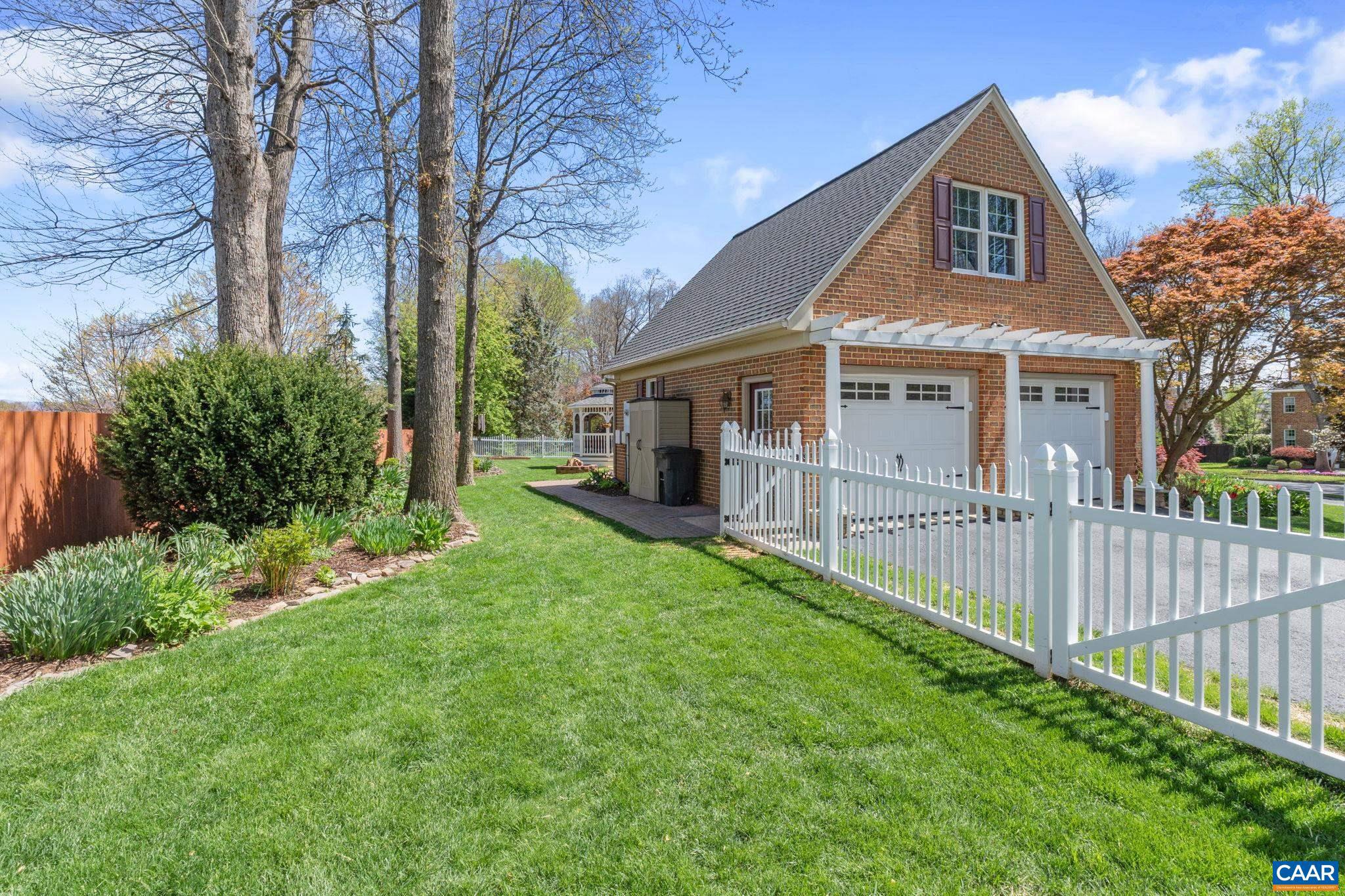 PELHAM VILLAGE - Residential