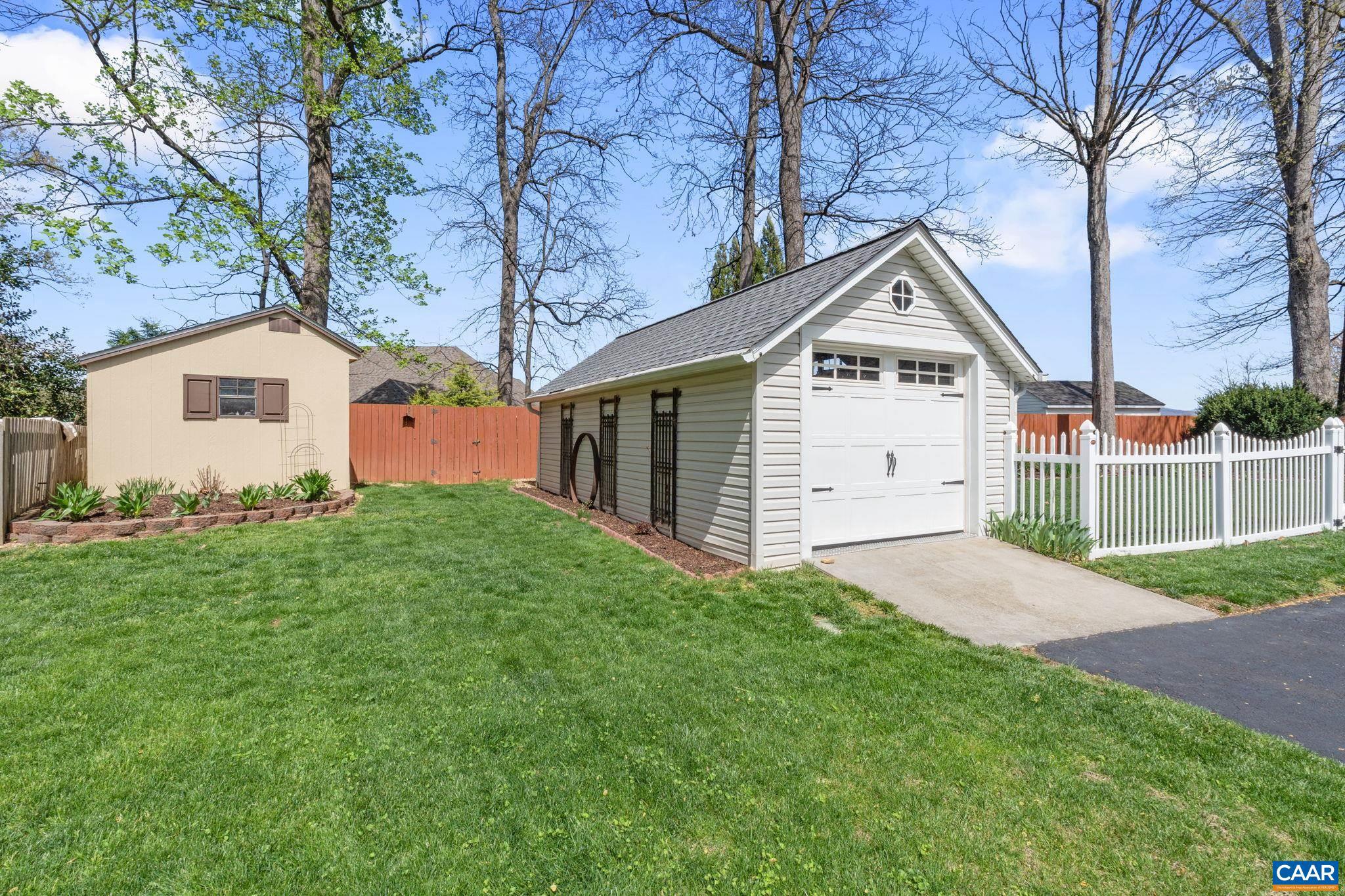 PELHAM VILLAGE - Residential