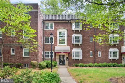 Photo of 2104 N Scott Street #35, ARLINGTON, VA 22209 (MLS # VAAR2072016)