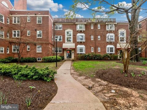 Photo of 2104 N Scott Street #35, ARLINGTON, VA 22209 (MLS # VAAR2072016)