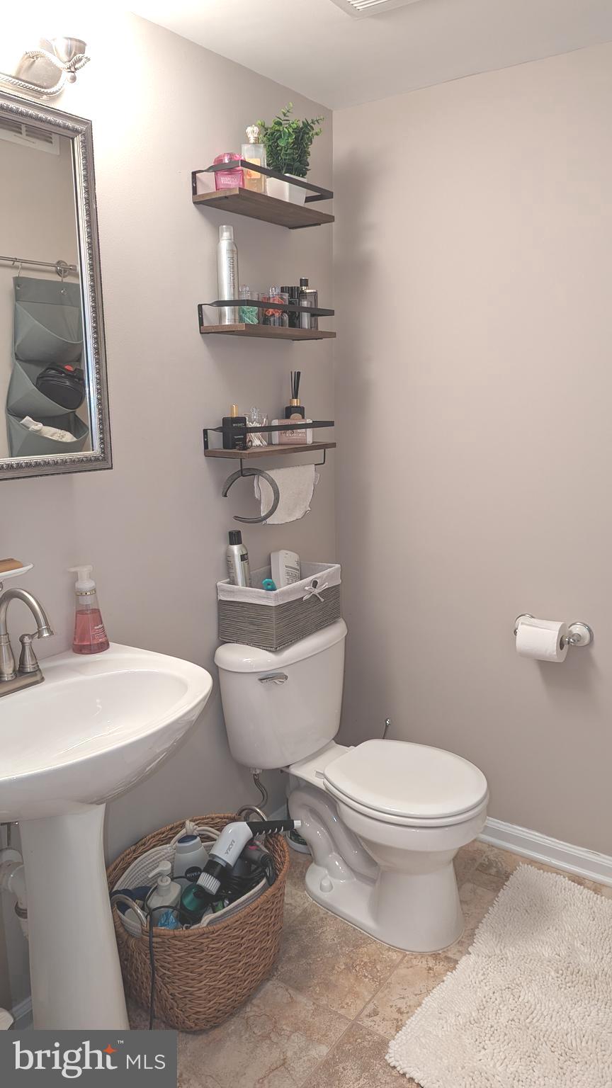 ROYALTON CONDOS AT KING FARM - Residential Lease