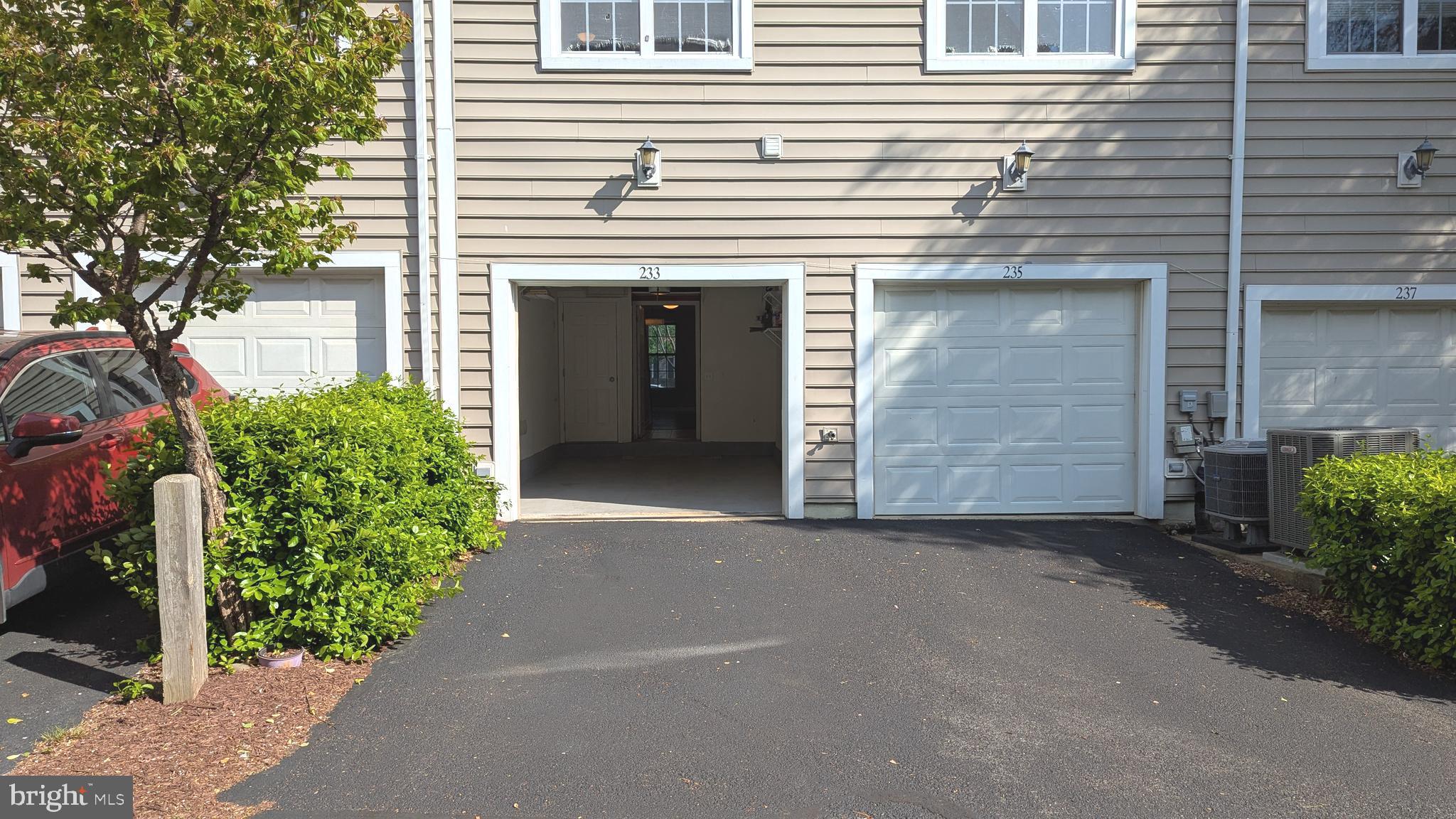 ROYALTON CONDOS AT KING FARM - Residential Lease