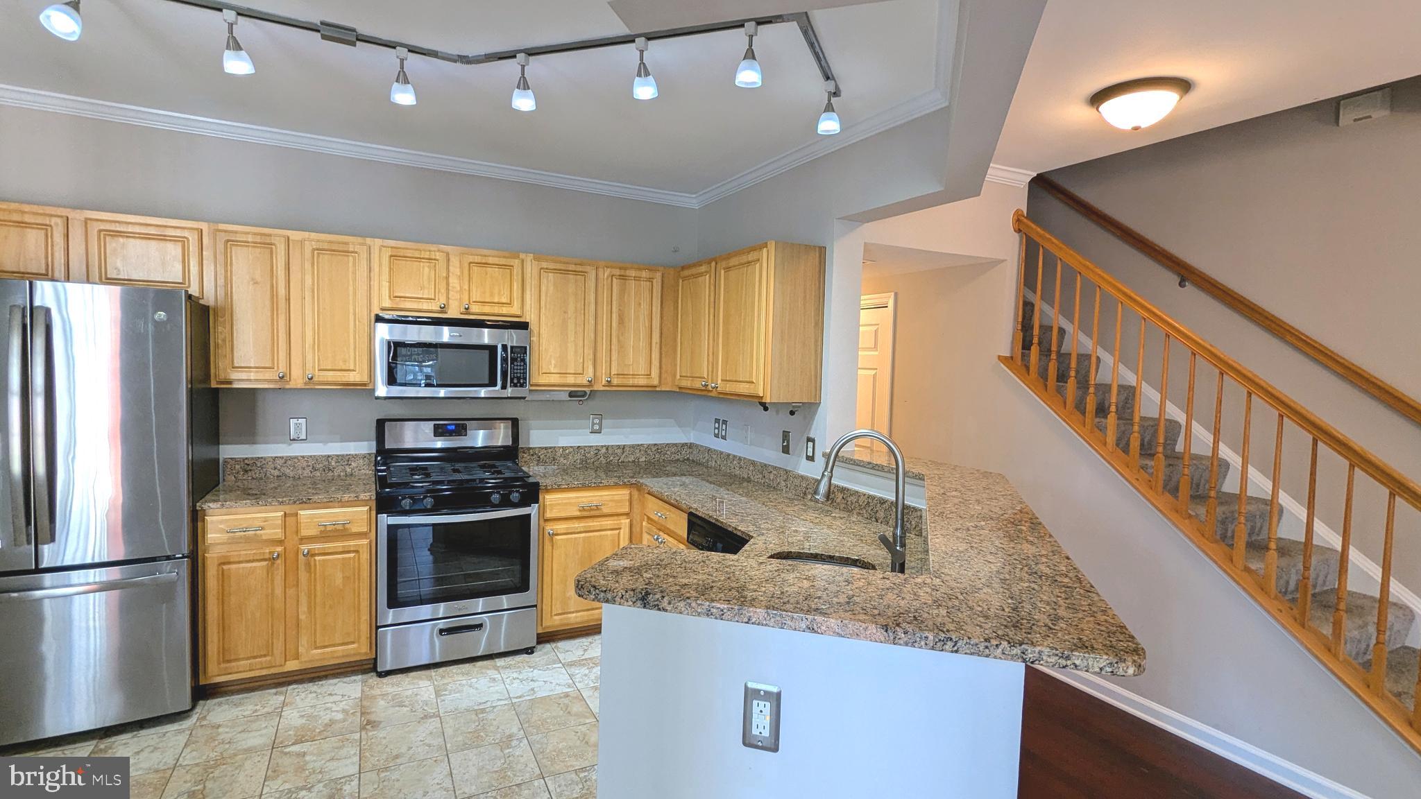 ROYALTON CONDOS AT KING FARM - Residential Lease