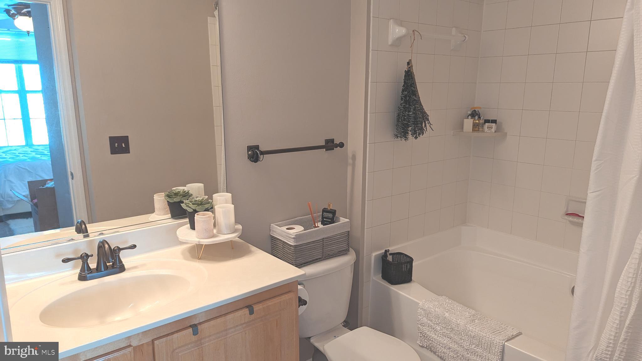 ROYALTON CONDOS AT KING FARM - Residential Lease