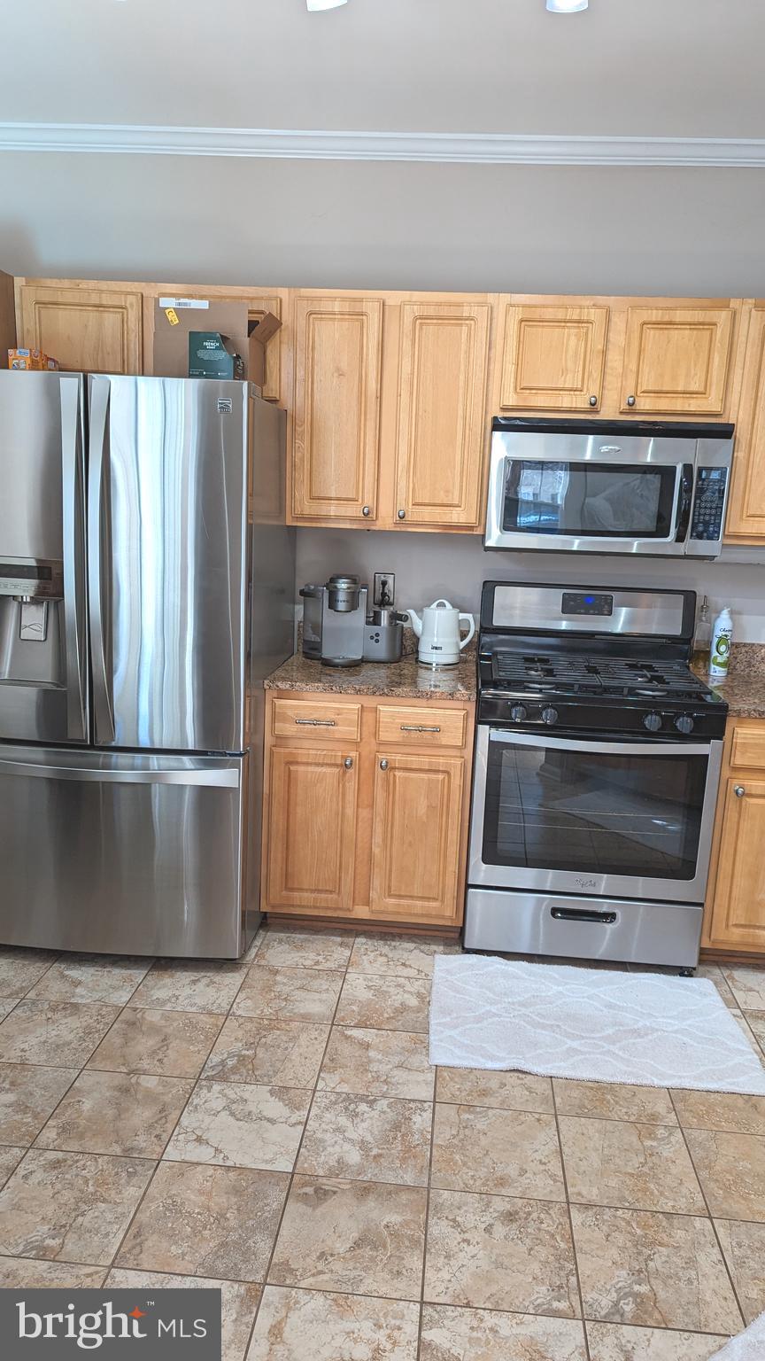 ROYALTON CONDOS AT KING FARM - Residential Lease